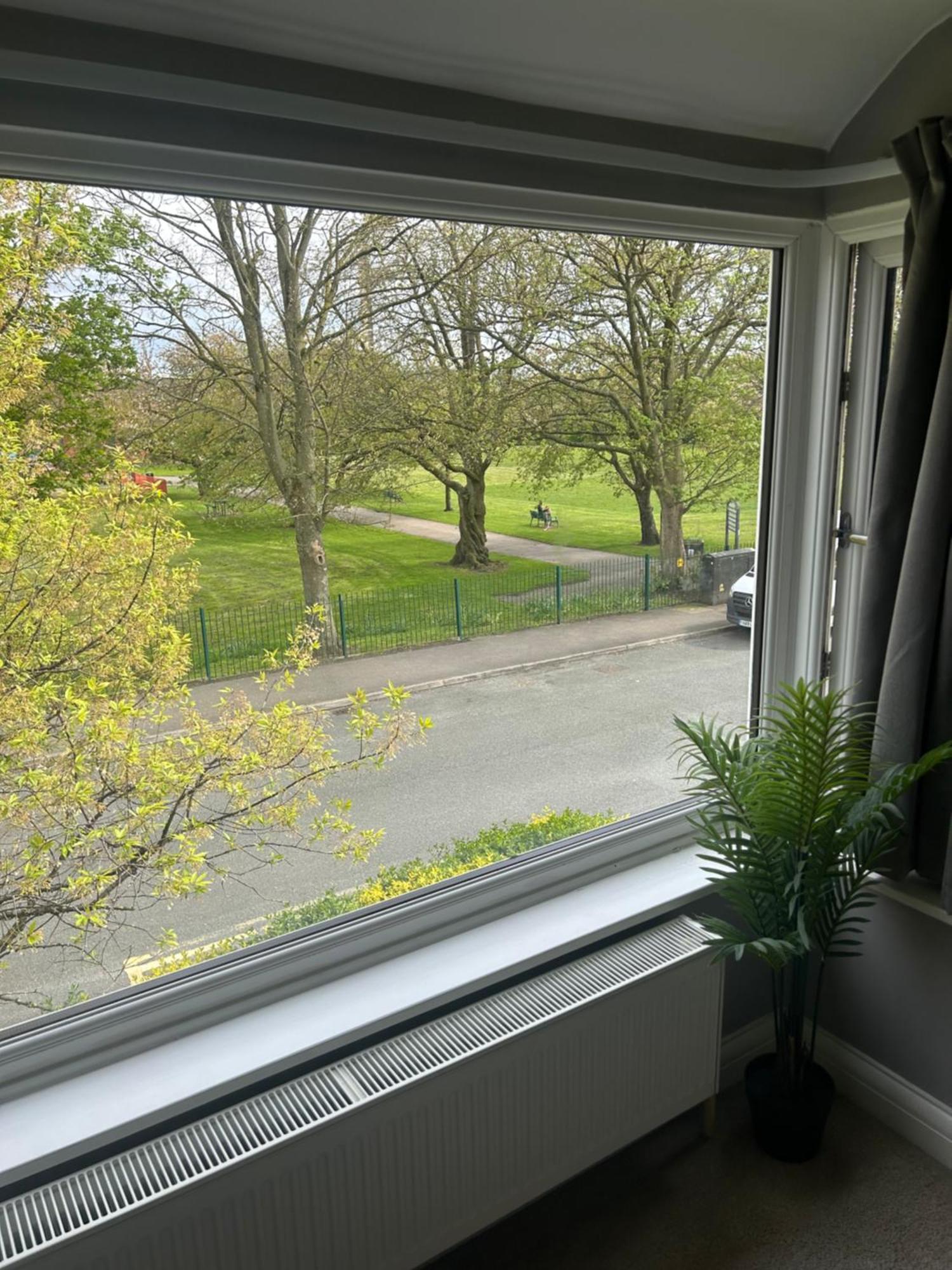 Lovely, Large Double Bedroom With Park View In Home Hazel Grove المظهر الخارجي الصورة