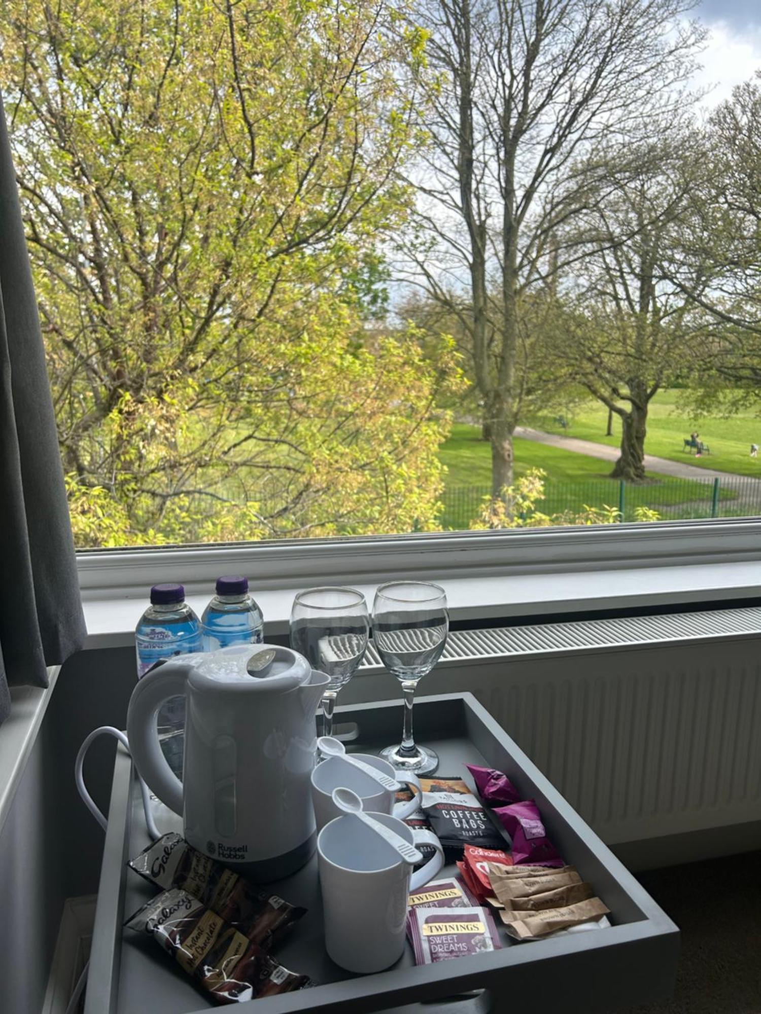 Lovely, Large Double Bedroom With Park View In Home Hazel Grove المظهر الخارجي الصورة