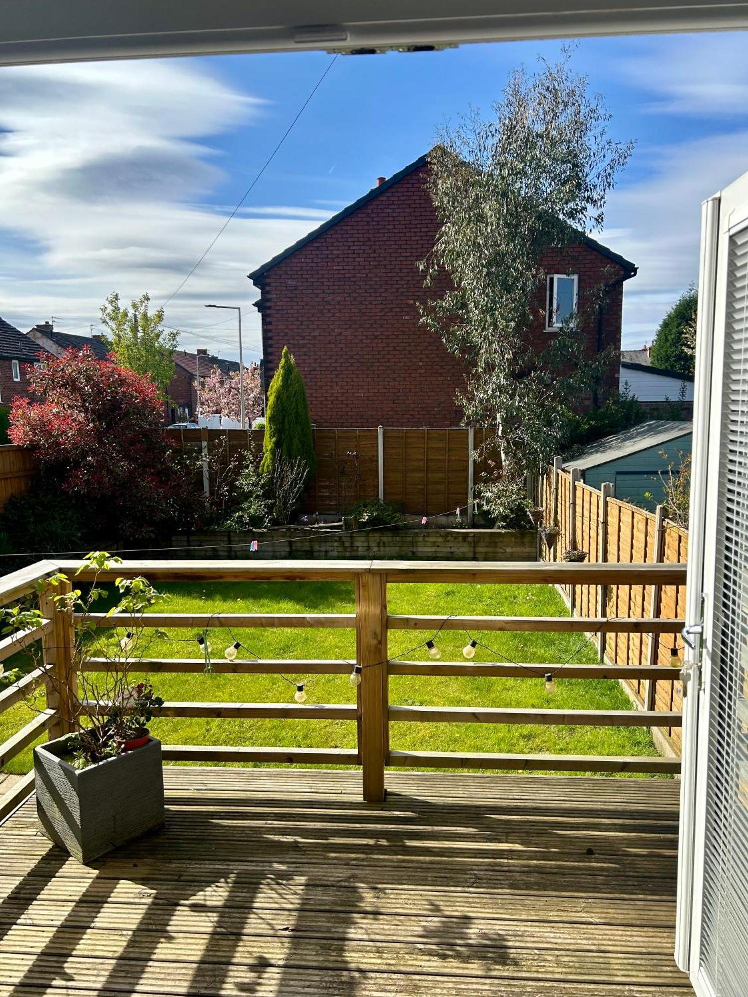 Lovely, Large Double Bedroom With Park View In Home Hazel Grove المظهر الخارجي الصورة
