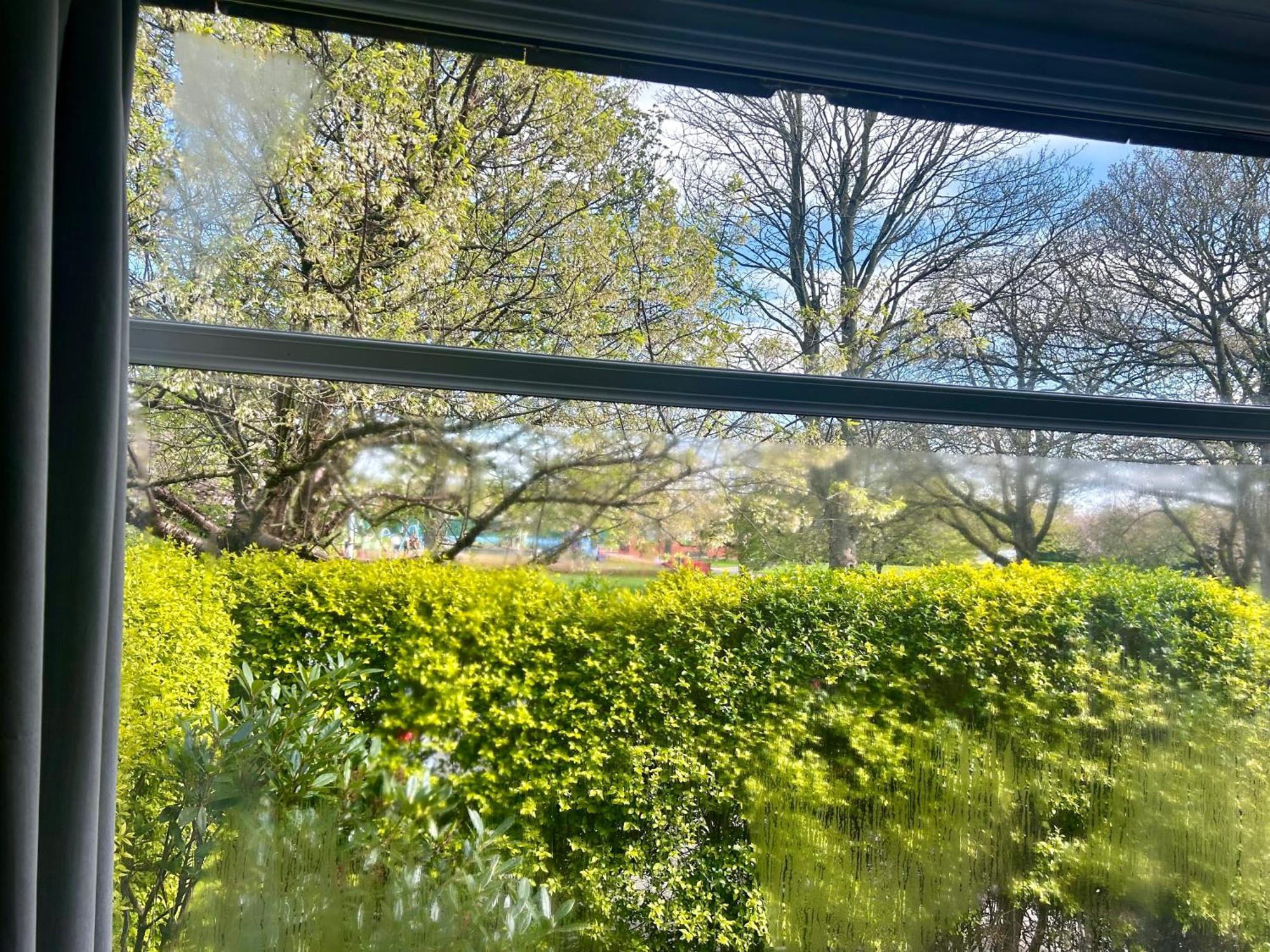 Lovely, Large Double Bedroom With Park View In Home Hazel Grove المظهر الخارجي الصورة